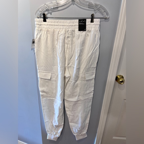 NWT INC. White joggers size Medium - Picture 5 of 8